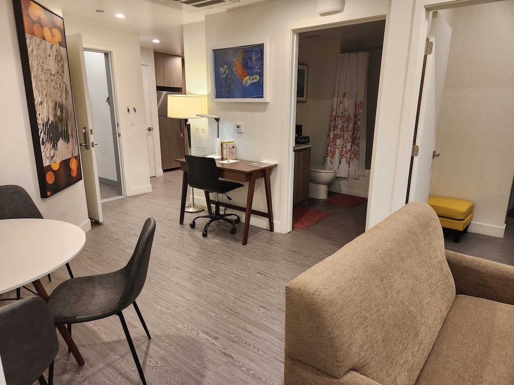 Urban Chic Apart-Hotels in Central LA