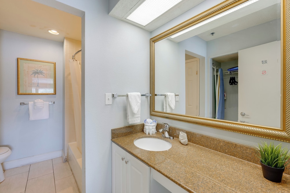 2 Mi to Disney & Old Town: Resort Condo w/ Perks
