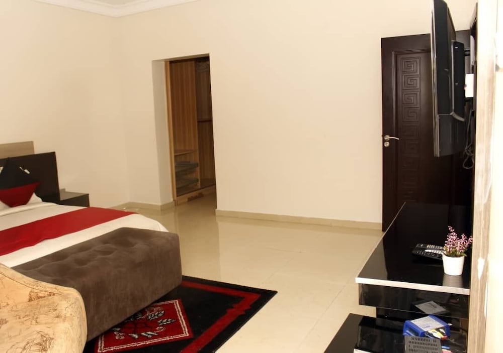 Aden 360 Apartments By Intra view 3