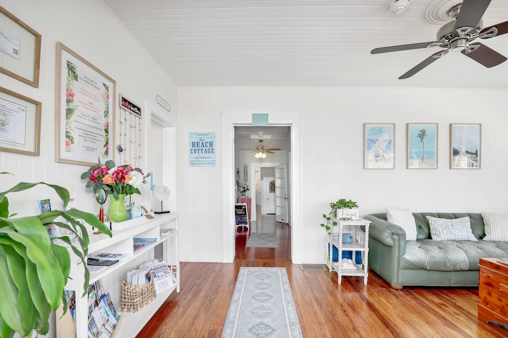 Hibiscus House Bed Breakfast Seashell Room