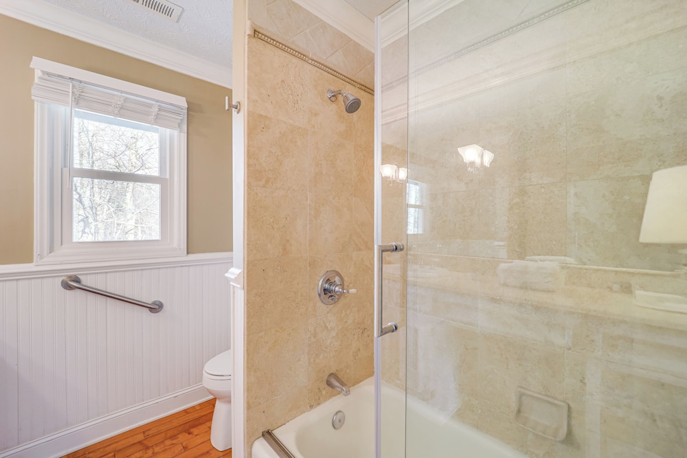 5 Mi to Dtwn: Pet-friendly Gem in Blowing Rock!