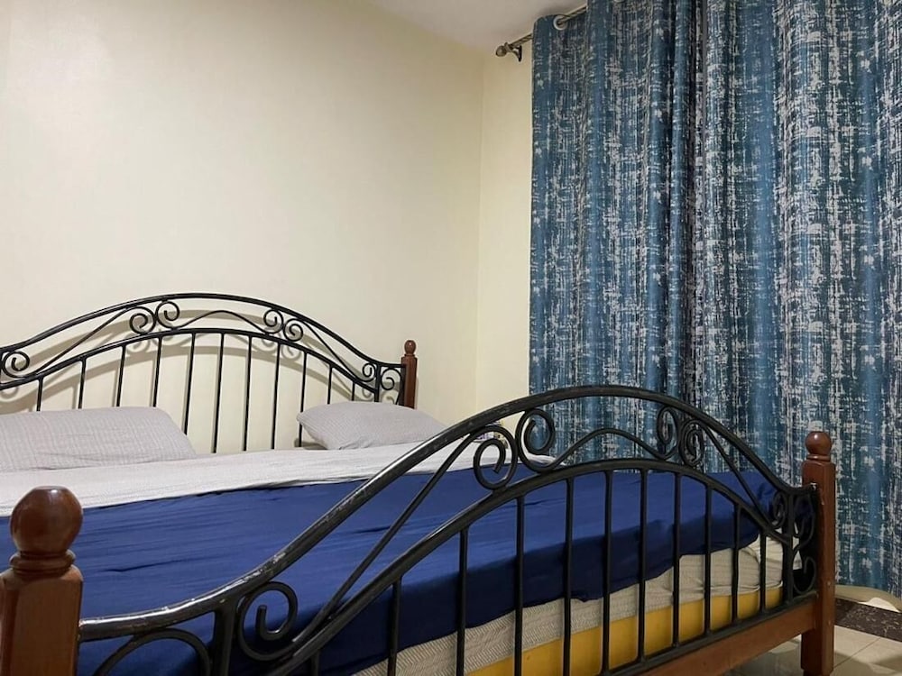The Mugabi's Spacious Private Room