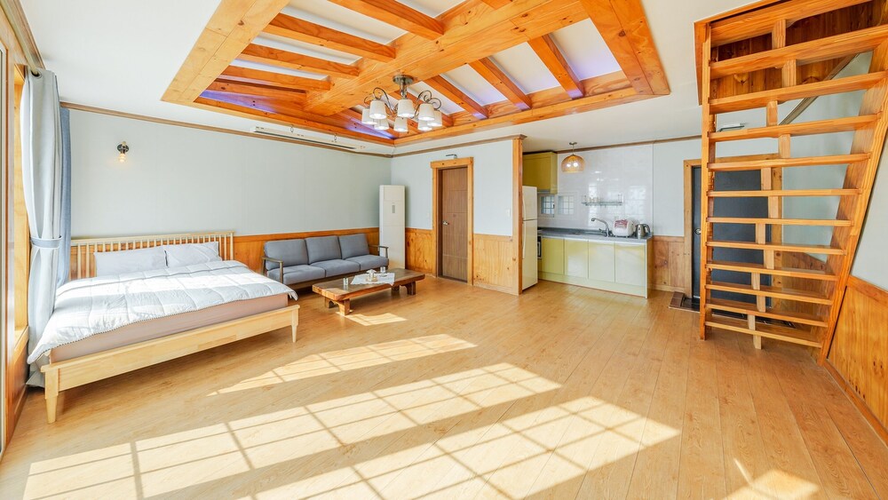 Geoje Come and Stay Pension
