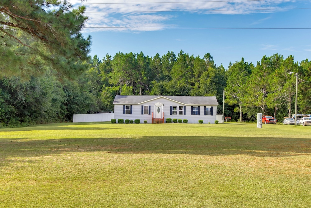1 Mi to US Marine Base Albany: Cozy Getaway!
