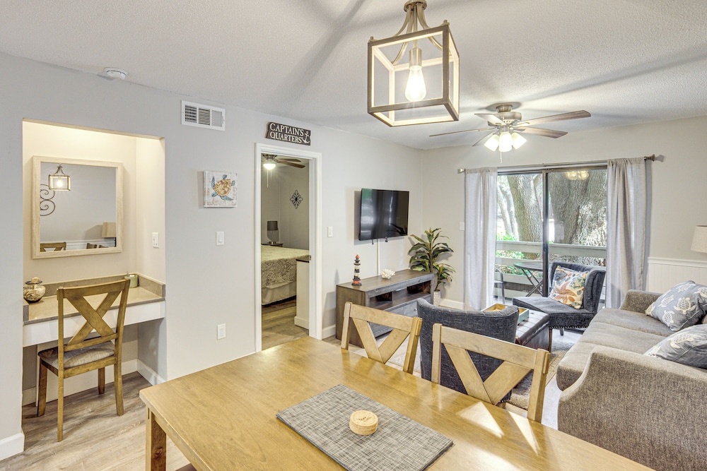 Access to Folly Field Beach & Pools: Coastal Condo