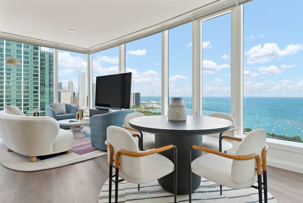 Panoramic Lake Views Premier Amenities for Groups