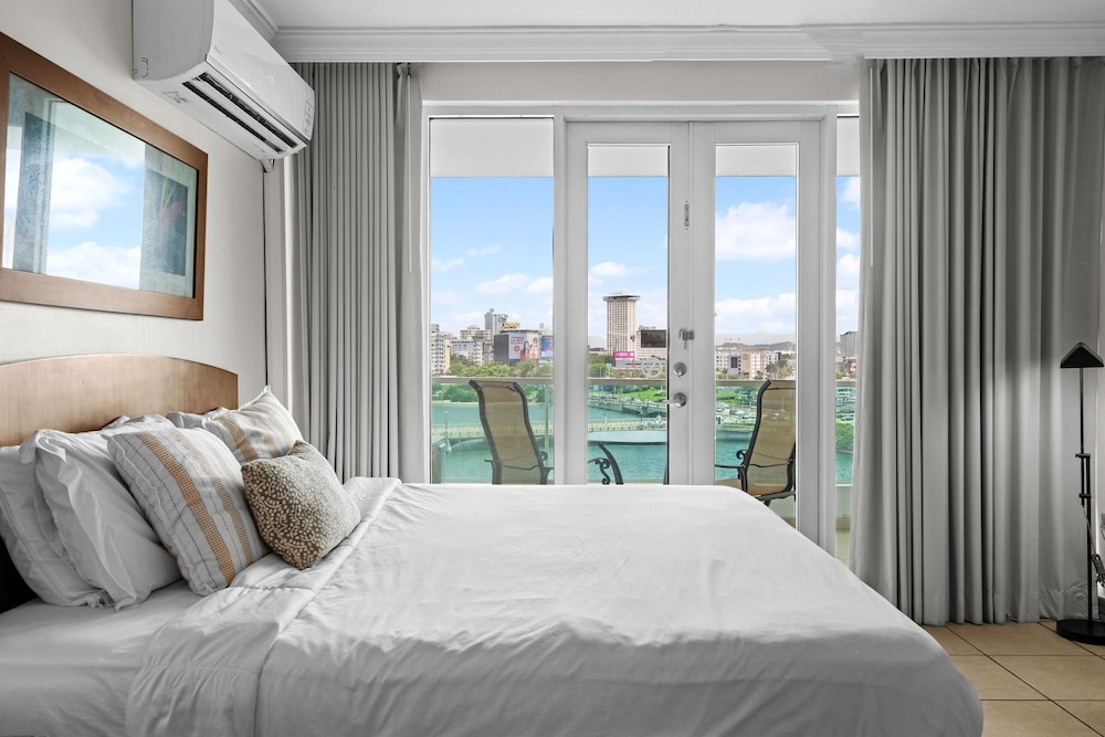 Oceanfront Loft Historic San Juan Terrace