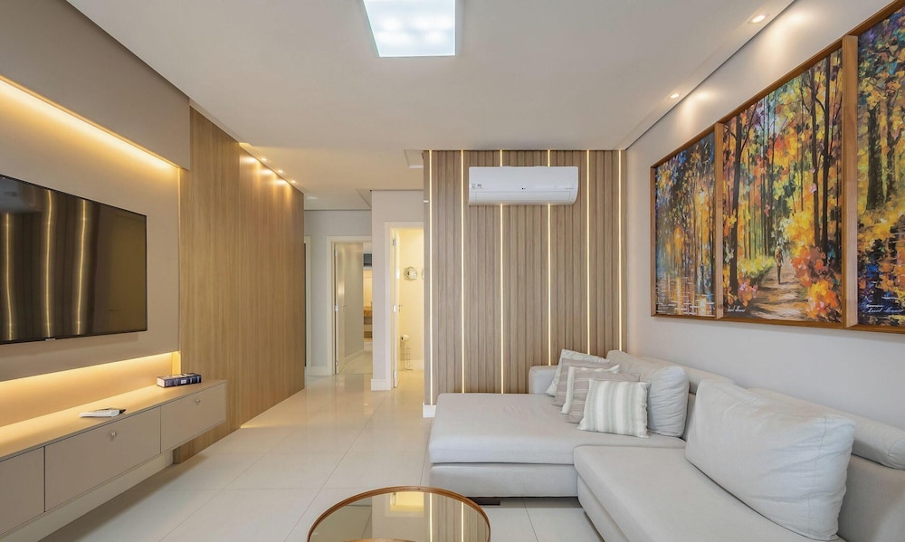 3 Bedroom Apt 300m From the Beach Avb0904