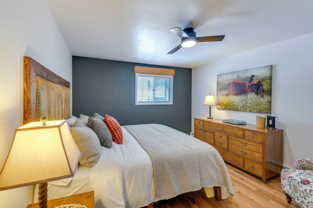 Game Room, Media Room & Pool: Luxe Villa in Craig!