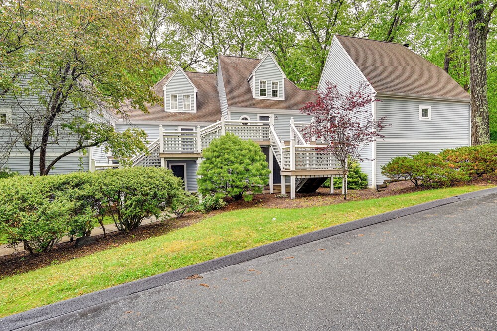 1 Mi to Mohegan Sun: Studio w/ Pool Access