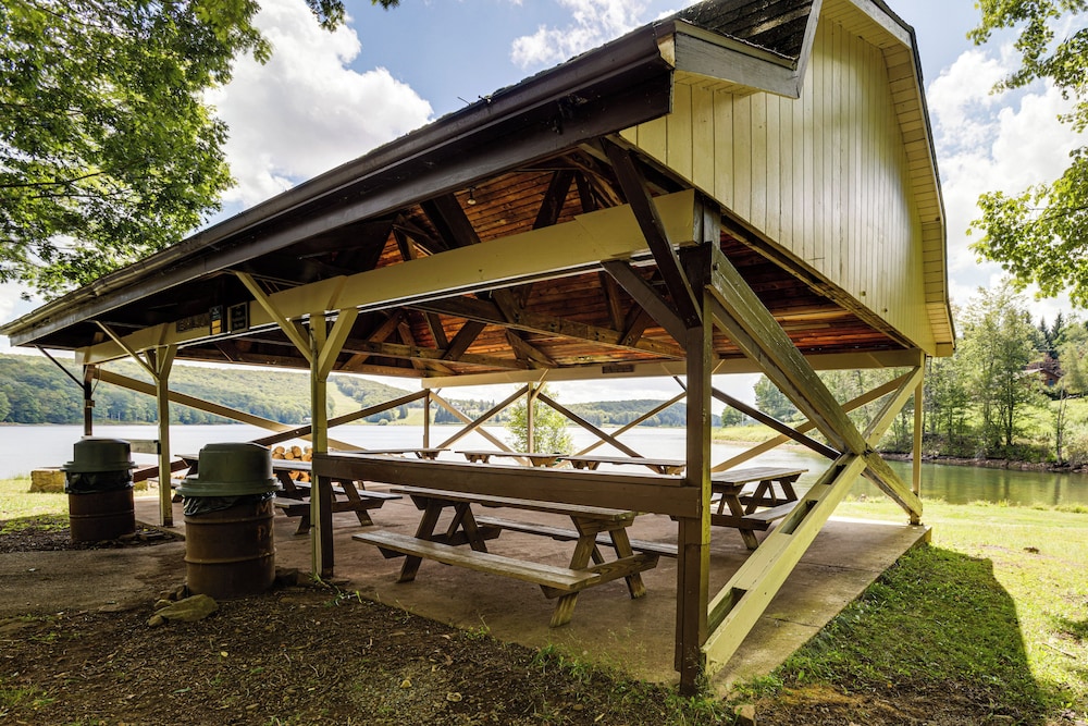 1 Mi to Resort Beach: Alpine Lake A-frame!