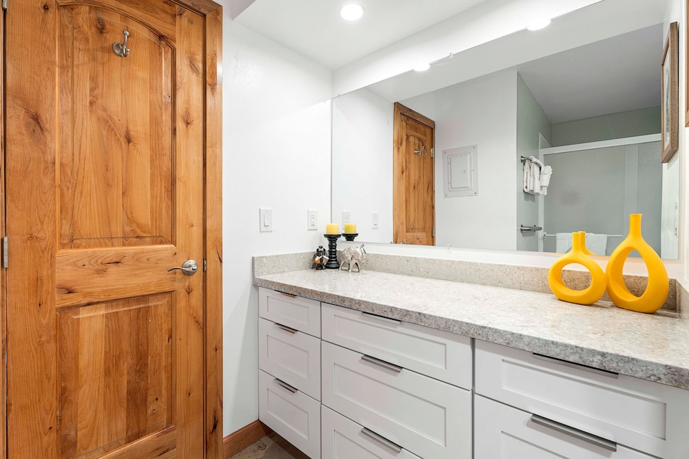Ocean Front Condo - Vrkcv