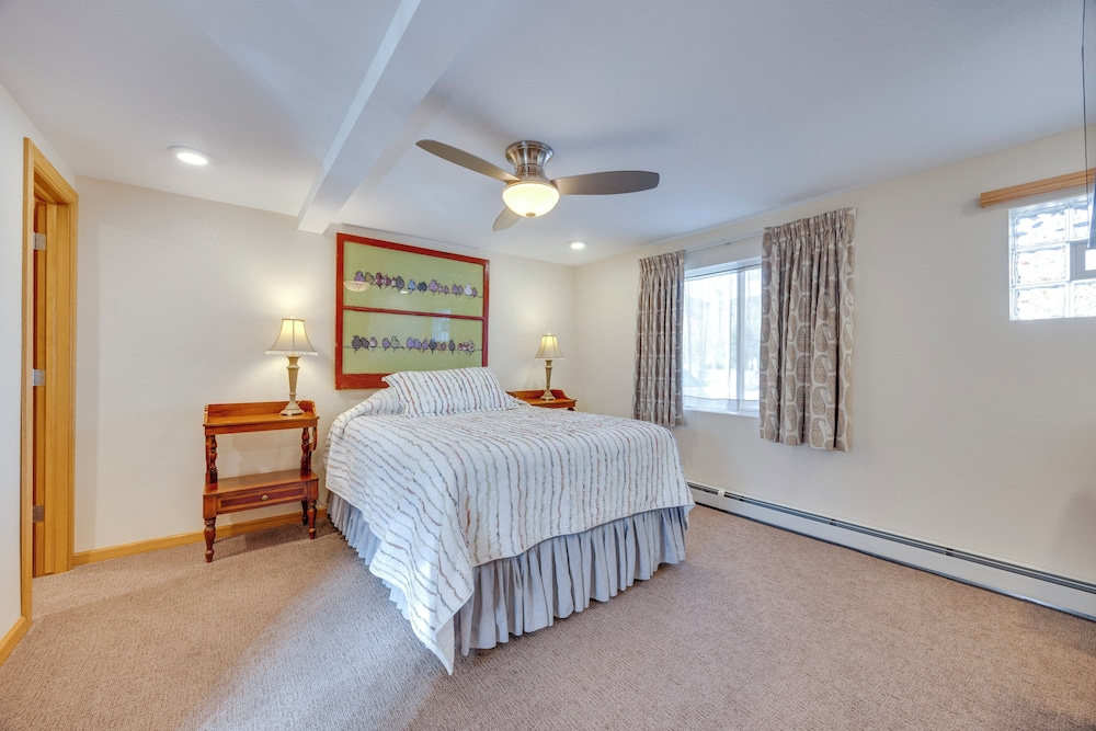 Pikes Peak Mountain Views: Manitou Springs Apt