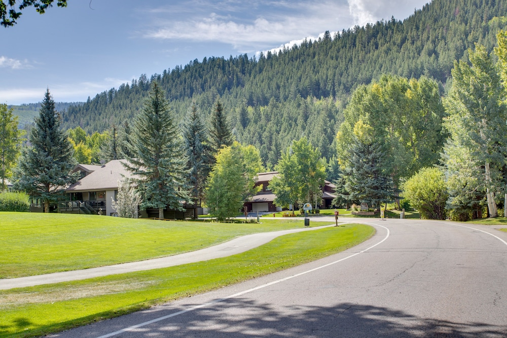 Avon Duplex Between Beaver Creek & Vail Resorts!