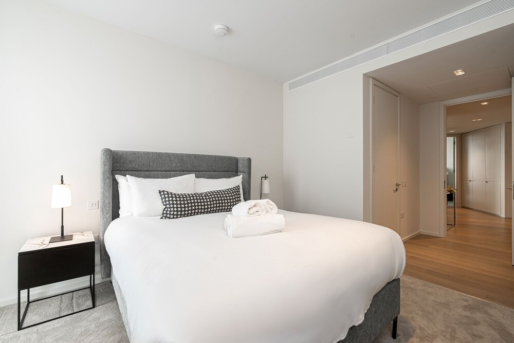 Spectacular Three-bedroom Apartment With City View