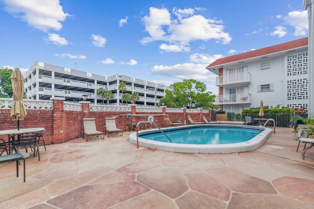 Las Olas & Beachside getaway with pool