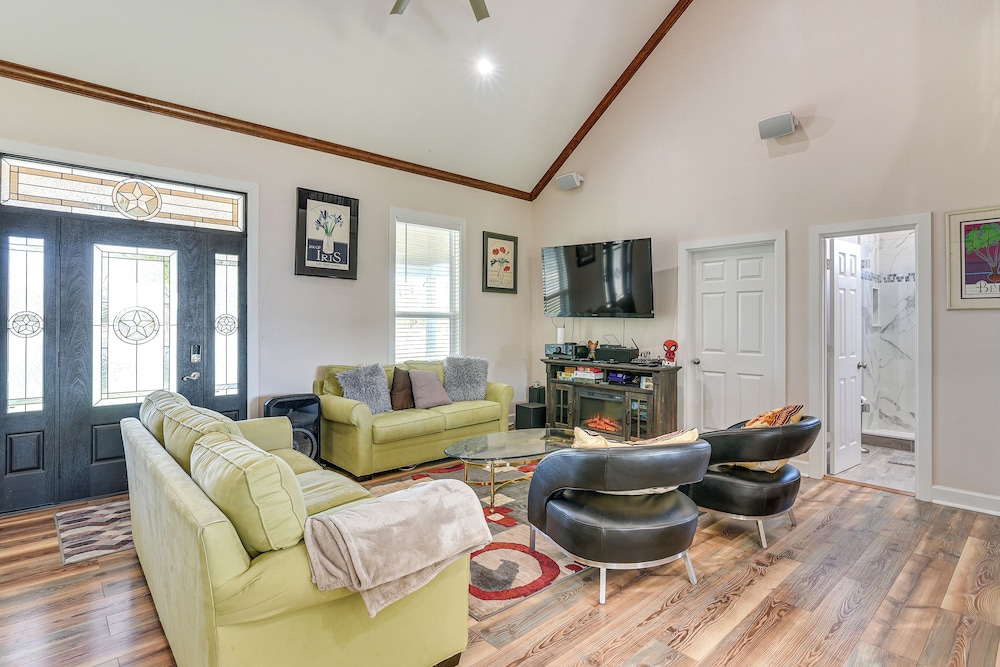 Farm Animals On-site: Needville Ranch Getaway!