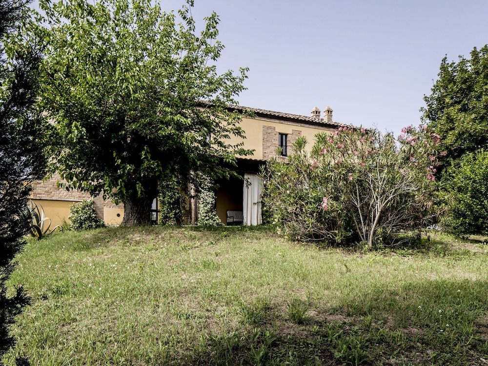 Charming Apartment in Ascoli Piceno Near Village