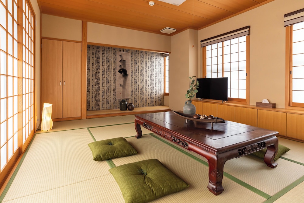 Bijou Suites AI PREMIUM