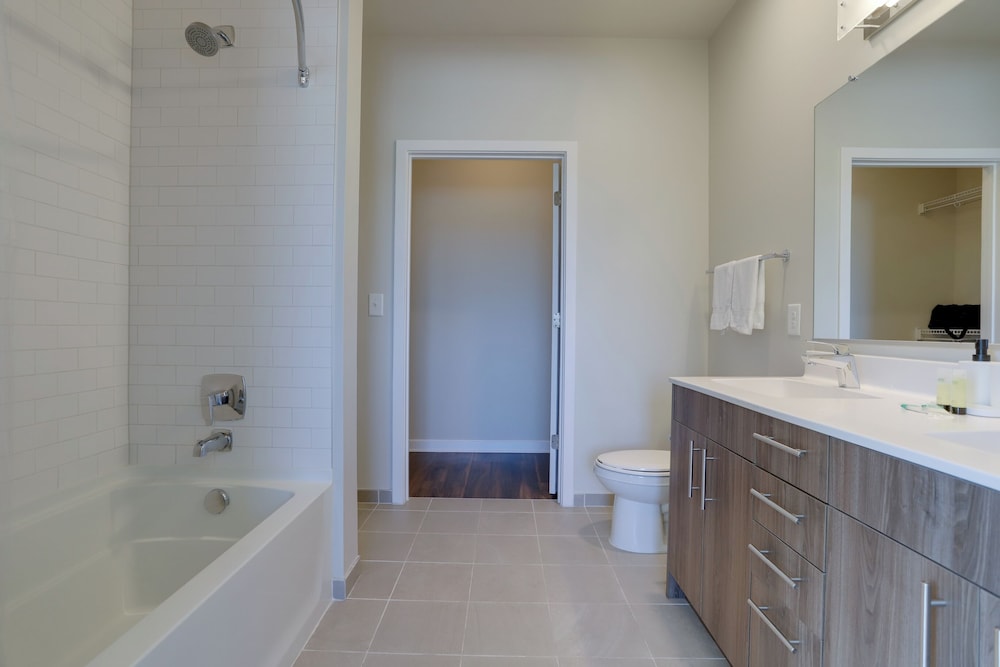 Spacious 2BR Apt with Den W Balcony