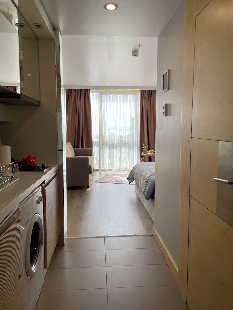 studio unit with pool and gym