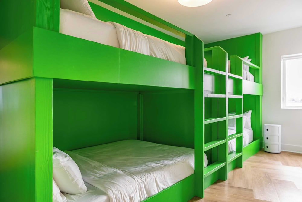Dual Bachelor Pads w/ Rooftop Lounge & Games Sleeps 26 5 Min to Broadway
