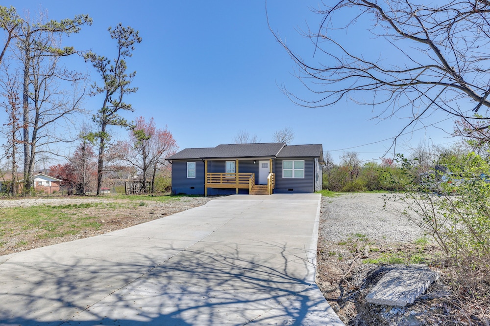 5 Mi to Cambridge Square: Ooltewah Getaway!