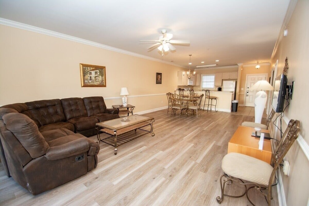 Magnolia Pointe Luster Leaf 4879-103 2 Bedroom Condo