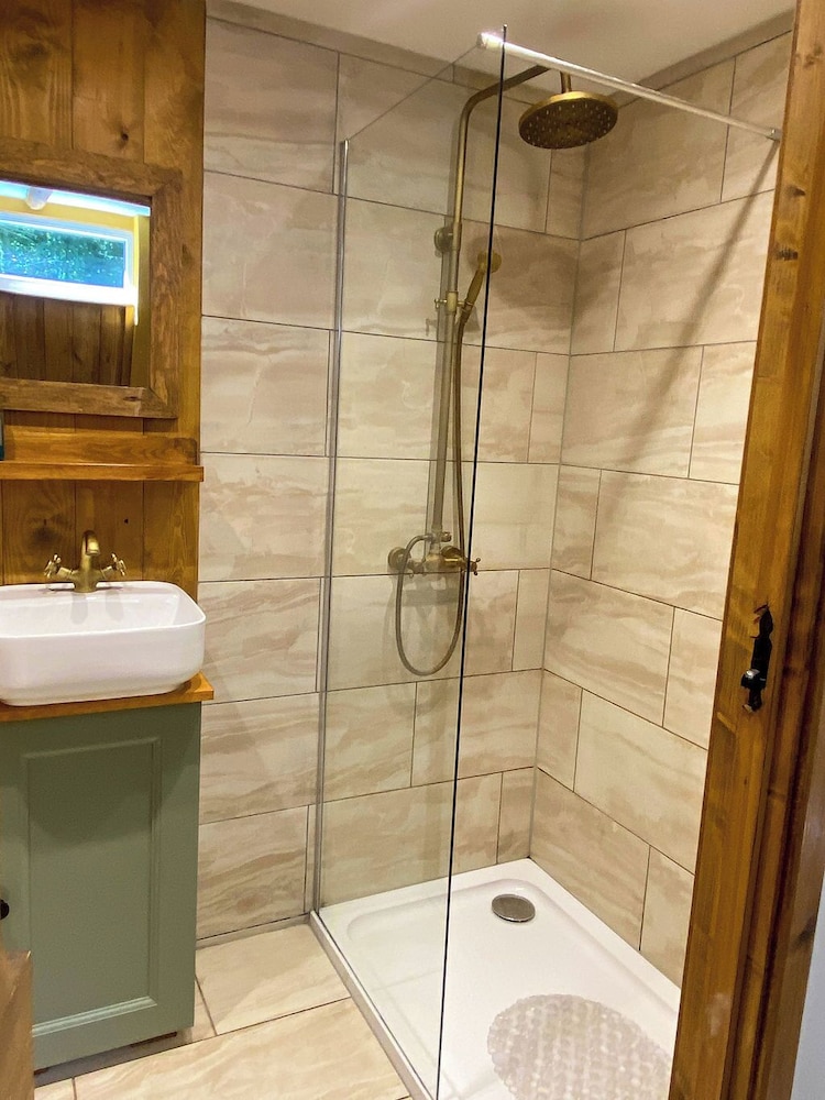 Hayne Barn Estate - Private Estate : 6 Eco Lodges - 1 Studio