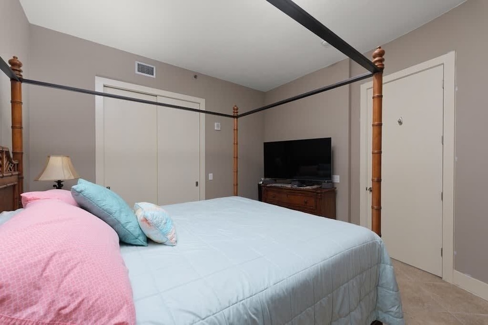 Stunning 17th Floor Spacex Direct Views Luxe 3 Bedroom Apts