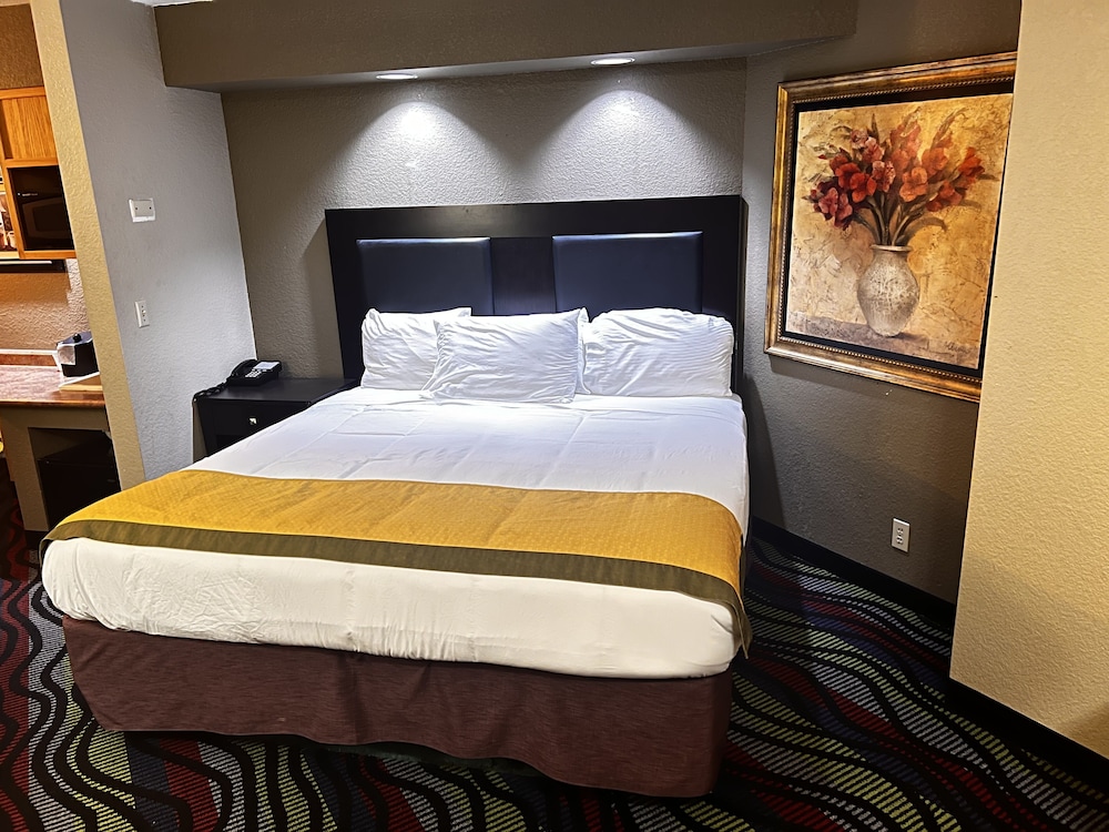 Apple Tree Inn and Suites