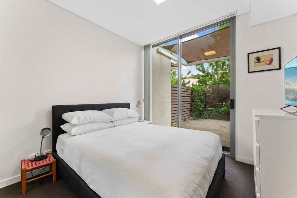 Tranquil 1-bed Apartment With Courtyard, Pool, BBQ