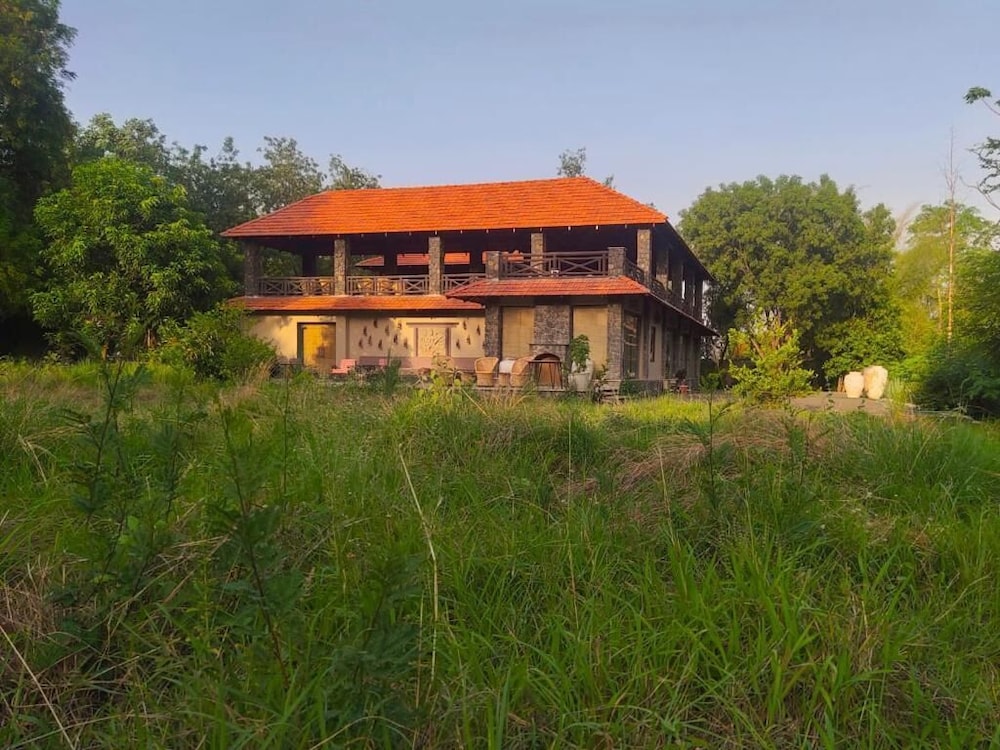 Bamboo Grove Lodge