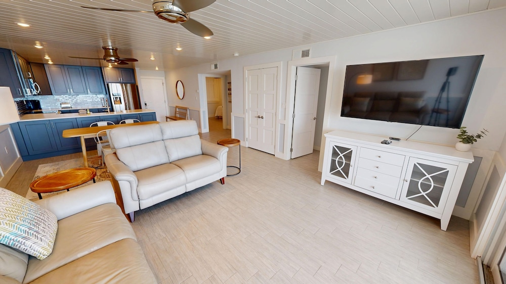 Dolphin Point 604c 2 Bedroom Condo