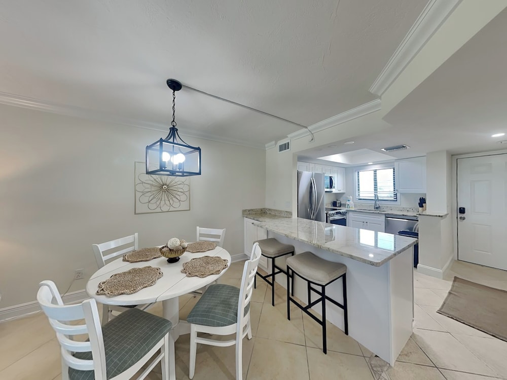 Seaside 2 by Distinctive Beach Rentals