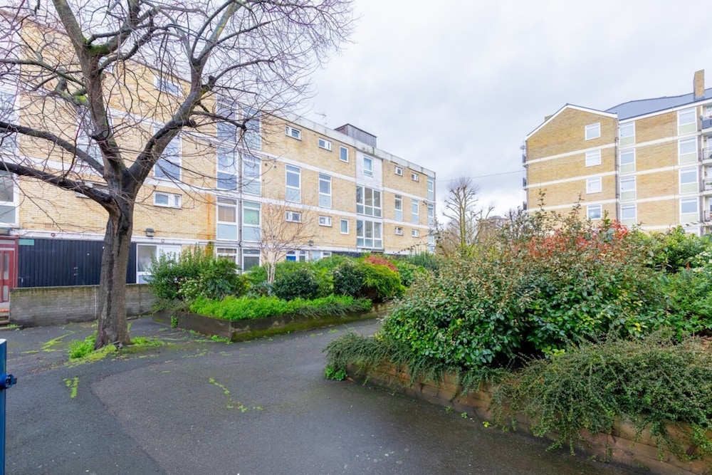 Scandi-style 2BD Maisonette W/garden Brick Lane!