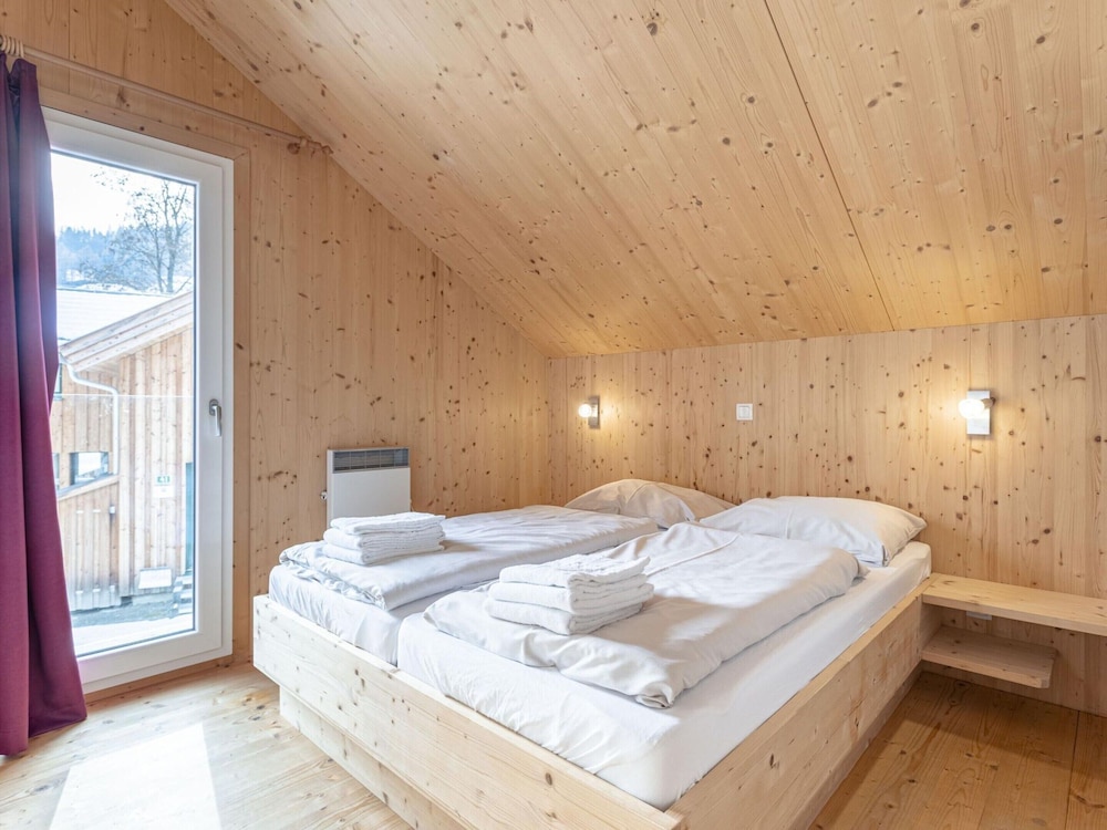 Lush Chalet With hot tub