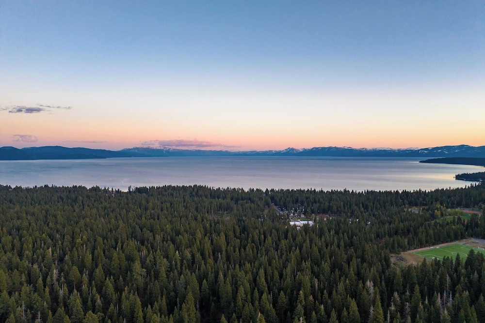 Year-round Tahoe Escape With Hot Tub & Outdoor Dining Timberline Haven by Avantstay