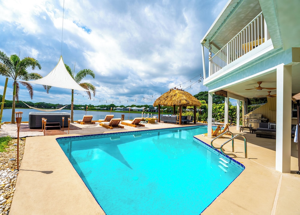 Palm Beach Paradise | Villa w/ Beach, Pool, Cinema & Tiki