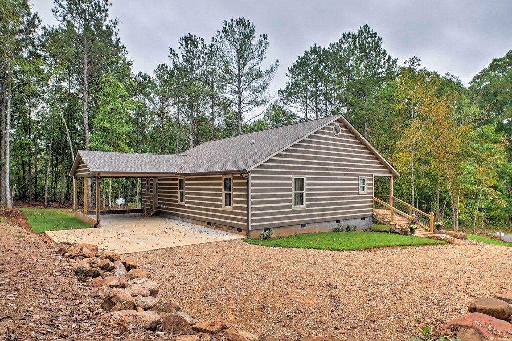 Summerville Getaway w/ Deck + On-site Creek! view 3