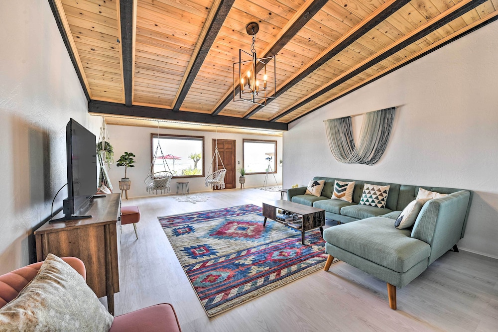 Chic Joshua Tree Pad w/ Mountain Views  Hot Tub - Property Image 31