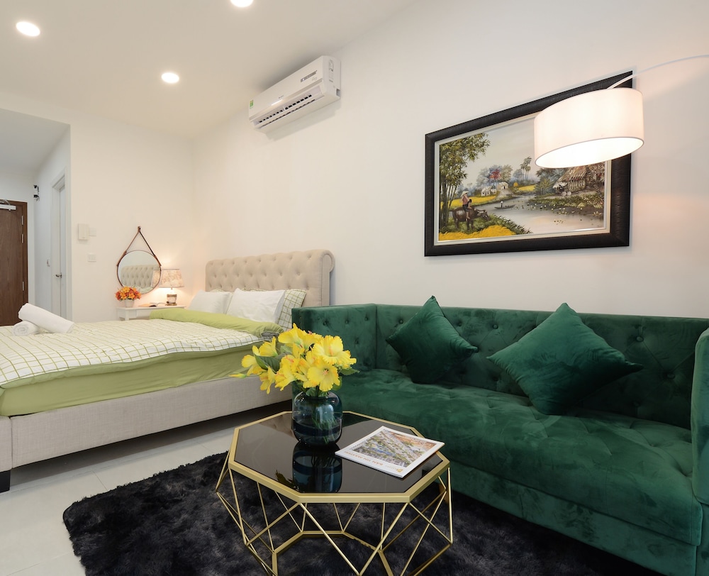Jennifer House - Millenium Apartment
