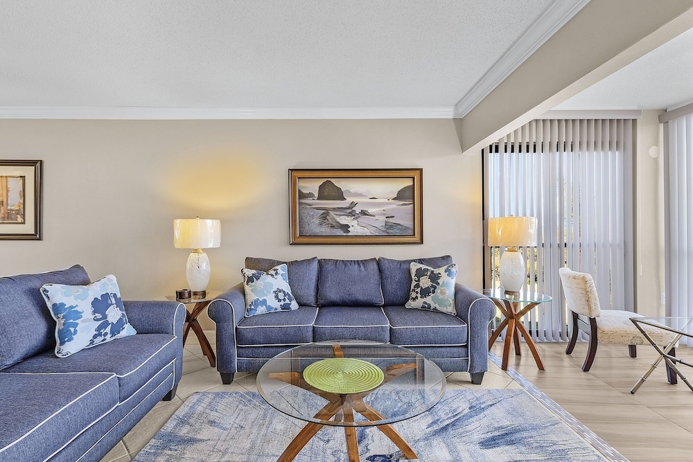 Bay Village 126: Charming Beachfront 2br/2ba Condo W/ Balcony 2 Bedroom Condo