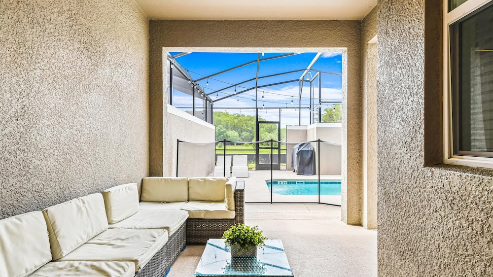 Storey Lake 4br Family Townhome w Pool Disney view 2