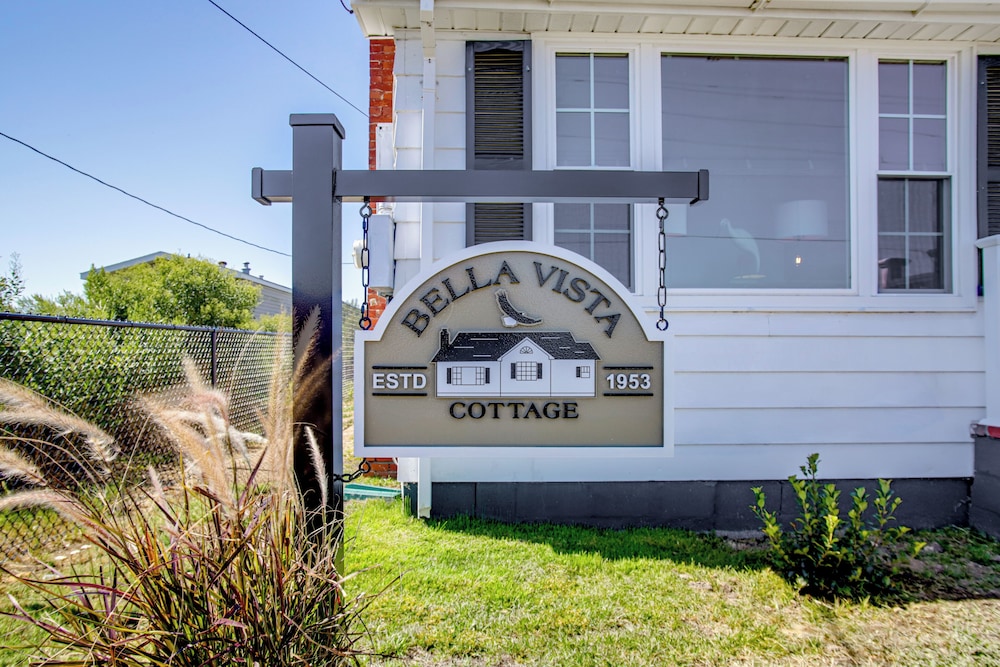 Unique Tangier Cottage w/ Chesapeake Bay Views!