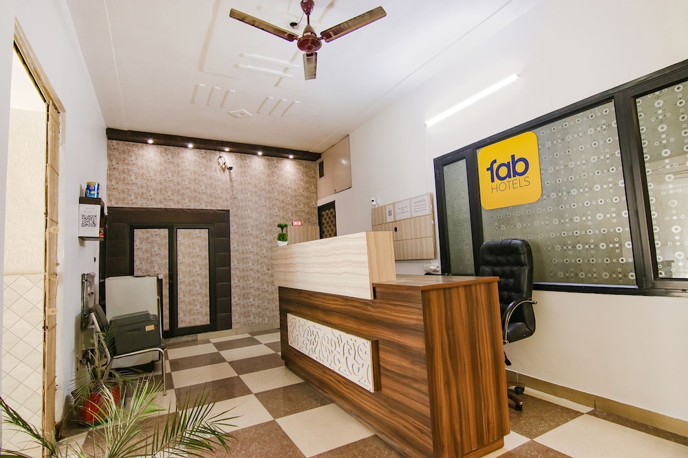 Lobby & Reception