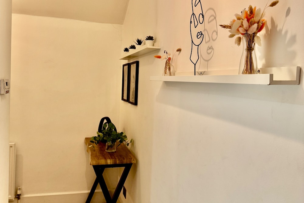 Stylish 1 bed Apartment - Sleeps 4 & Free Parking