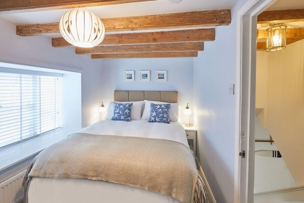 Amber Cottage view 3