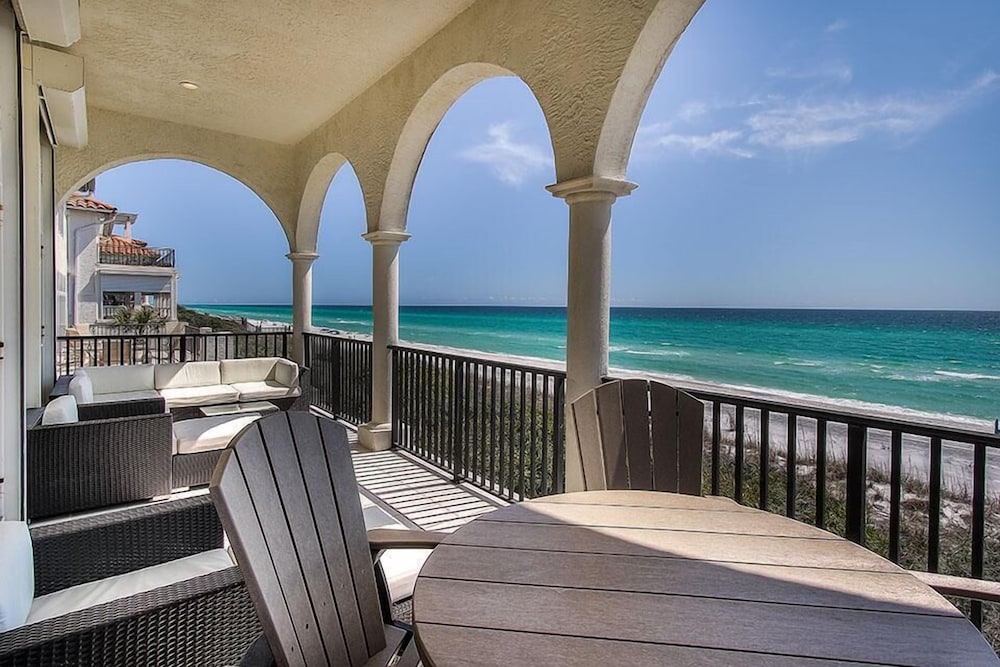 Laissez Faire 5 Bedroom Holiday Home by Five Star Properties
