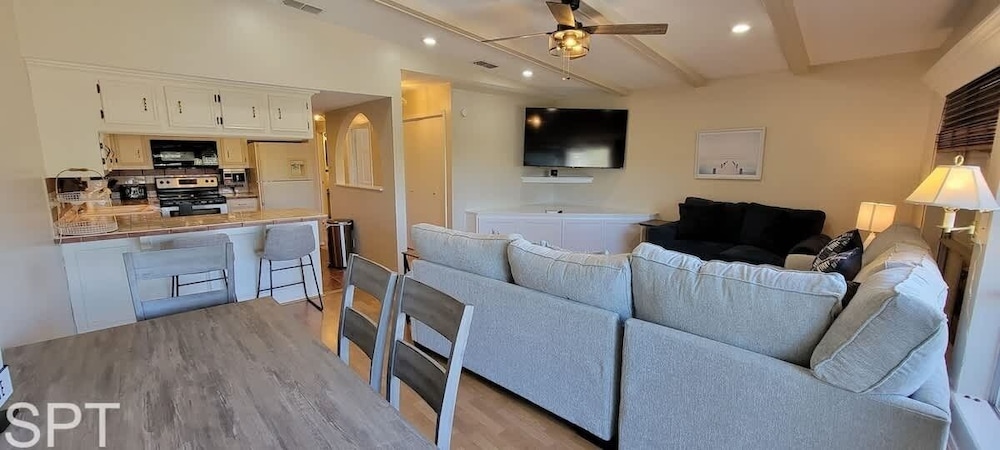 Large 3 Bedr Bay Views Pool Great Deck 3 Bedroom Condo